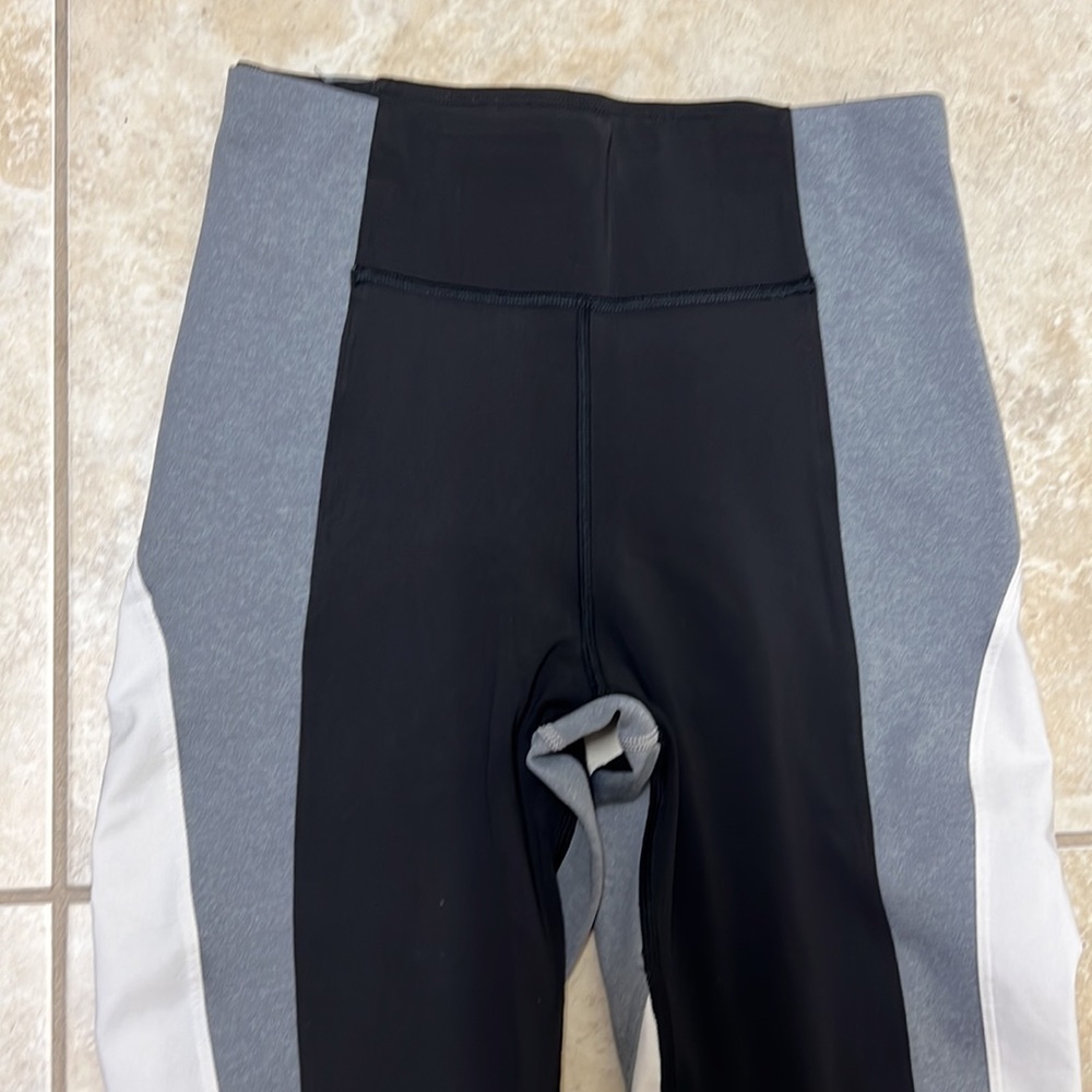 Athleta crest colorblock tight small black, gray white - Picture 4 of 11